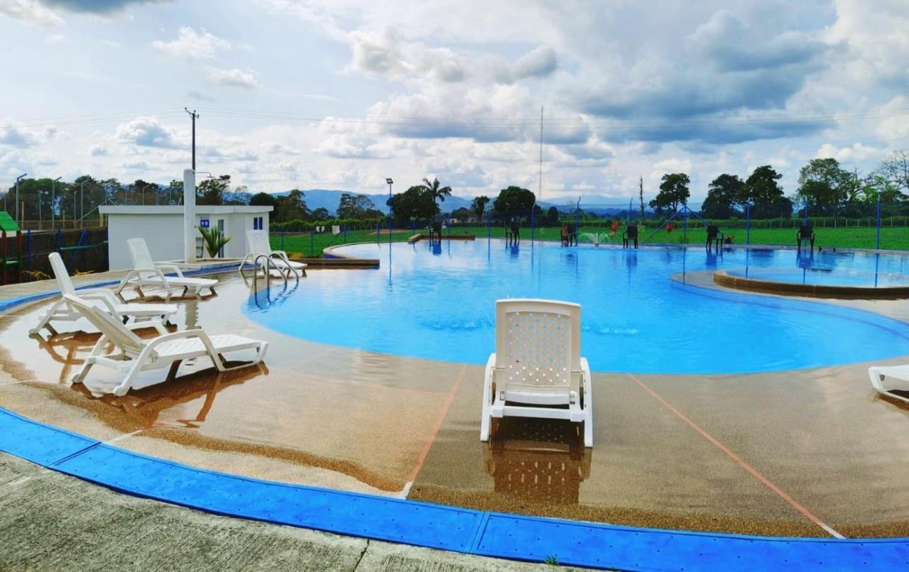 Apartamento Cerca Parque Del Cafe Con Piscina 蒙特内哥罗 外观 照片