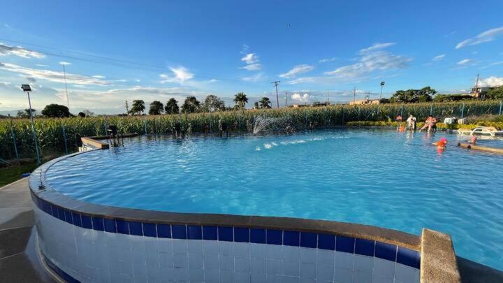 Apartamento Cerca Parque Del Cafe Con Piscina 蒙特内哥罗 外观 照片